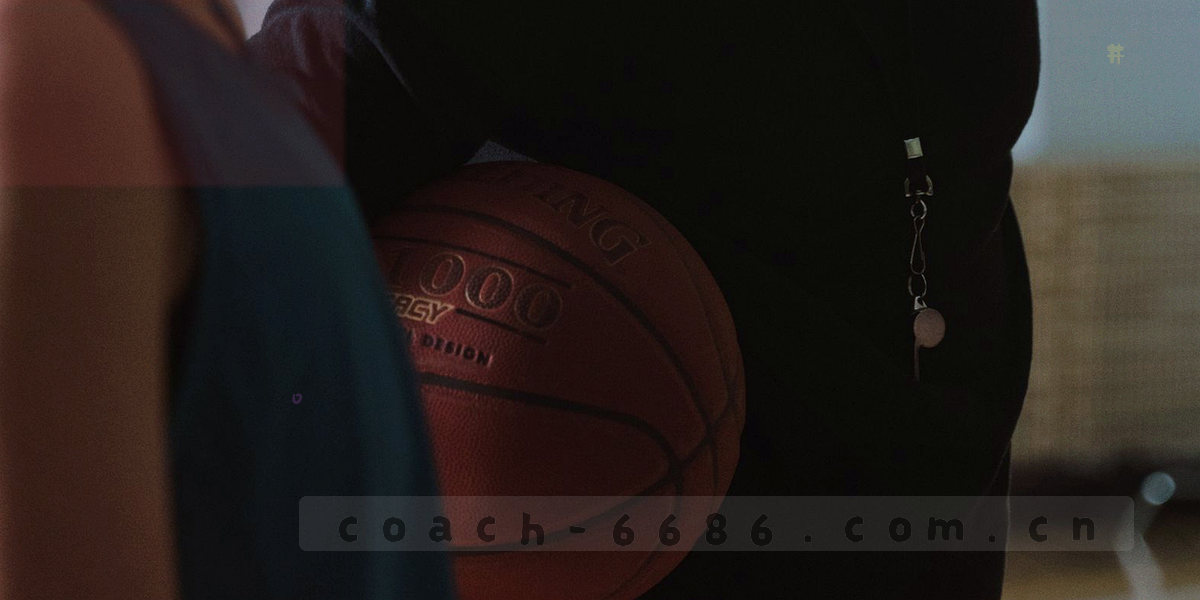 球场角旗区域与边线交界的俯拍
